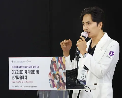 A Korean faculty member lecturing at ASLS Korea